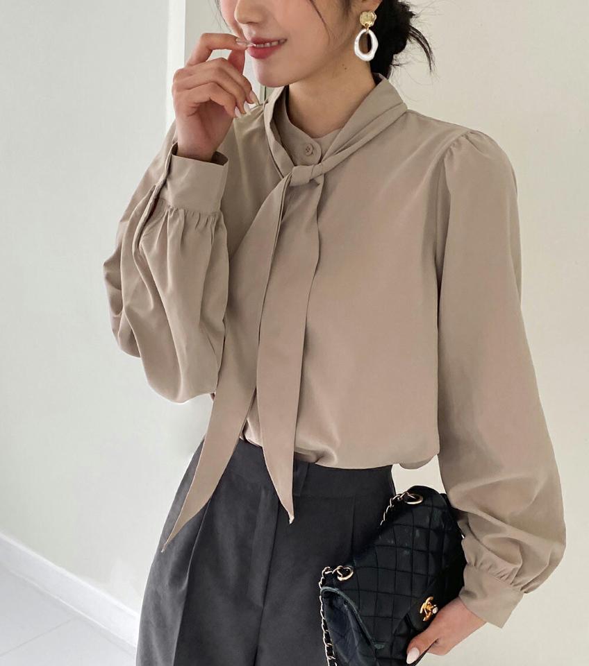 リボン付シルキーボタンブラウス・全3色・b65436 レディース 【bl】韓国ファッション トップス ブラウス 長袖 ノーカラー リボン付 シルキーボタン 2WAY 無地 シンプル フェミニン 体型カバー ガーリー カジュアル 秋 冬