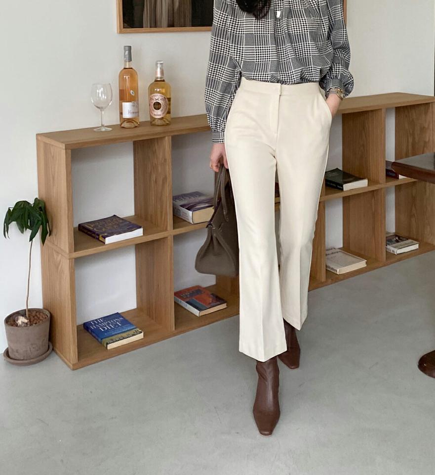 裏起毛フレアスラックス・全3色・b00596 レディース 【pt】パンツ ズボン スラックス ロングパンツ 長ズボン フレアパンツ 裏起毛 単色 無地 シンプル ベーシック 大人 オフィスカジュアル 通勤 冬 韓国ファッション ハイホリHIHOLLI