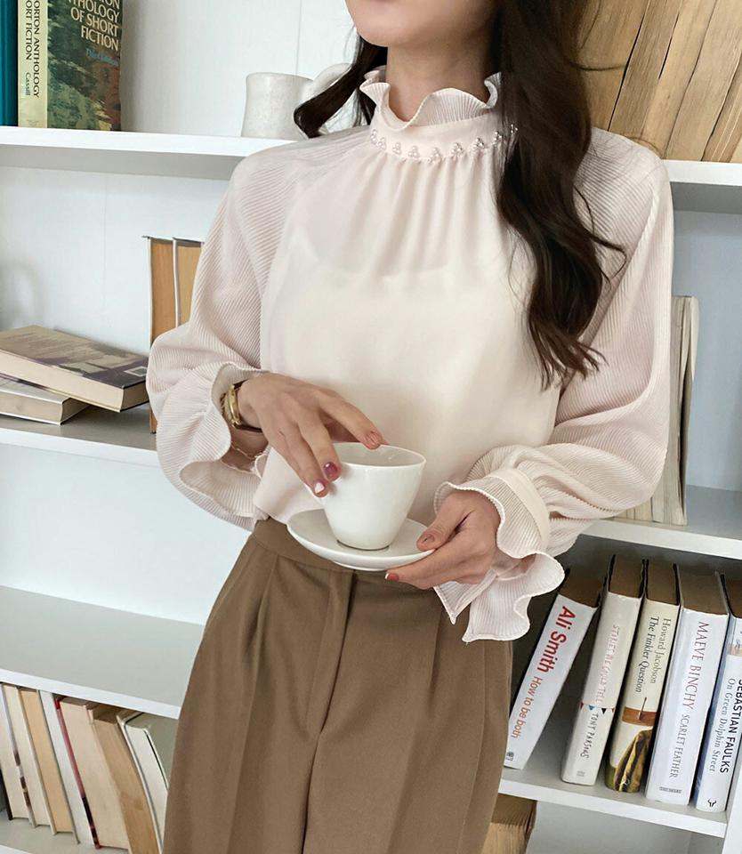 フェイクパールプリーツフリルブラウス・全2色・b00574 レディース 【bl】トップス ブラウス 長袖 フリル プリーツ パール フェミニン フリルネック ハイネック 上品 レディ 雰囲気 かわいい 大人 襟コンシャス 秋 冬 韓国ファッション ハイホリHIHOLLI
