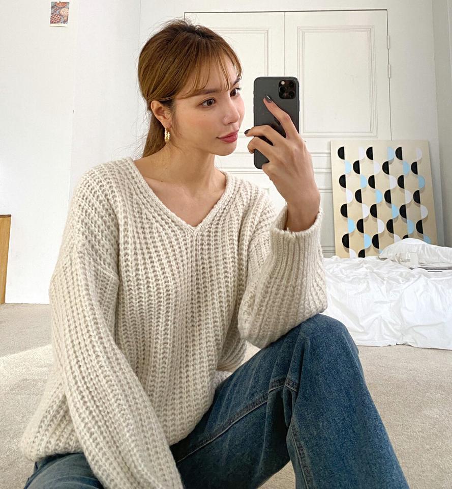 Vネック長袖ルーズニット・全5色・t70893 レディース 【tops】トップス ニット 長袖 ルーズ ゆったり Vネック 単色 シンプル カジュアル ラフ リブ ドロップショルダー デコルテ 鎖骨 秋 冬 韓国ファッション ハイホリHIHOLLI