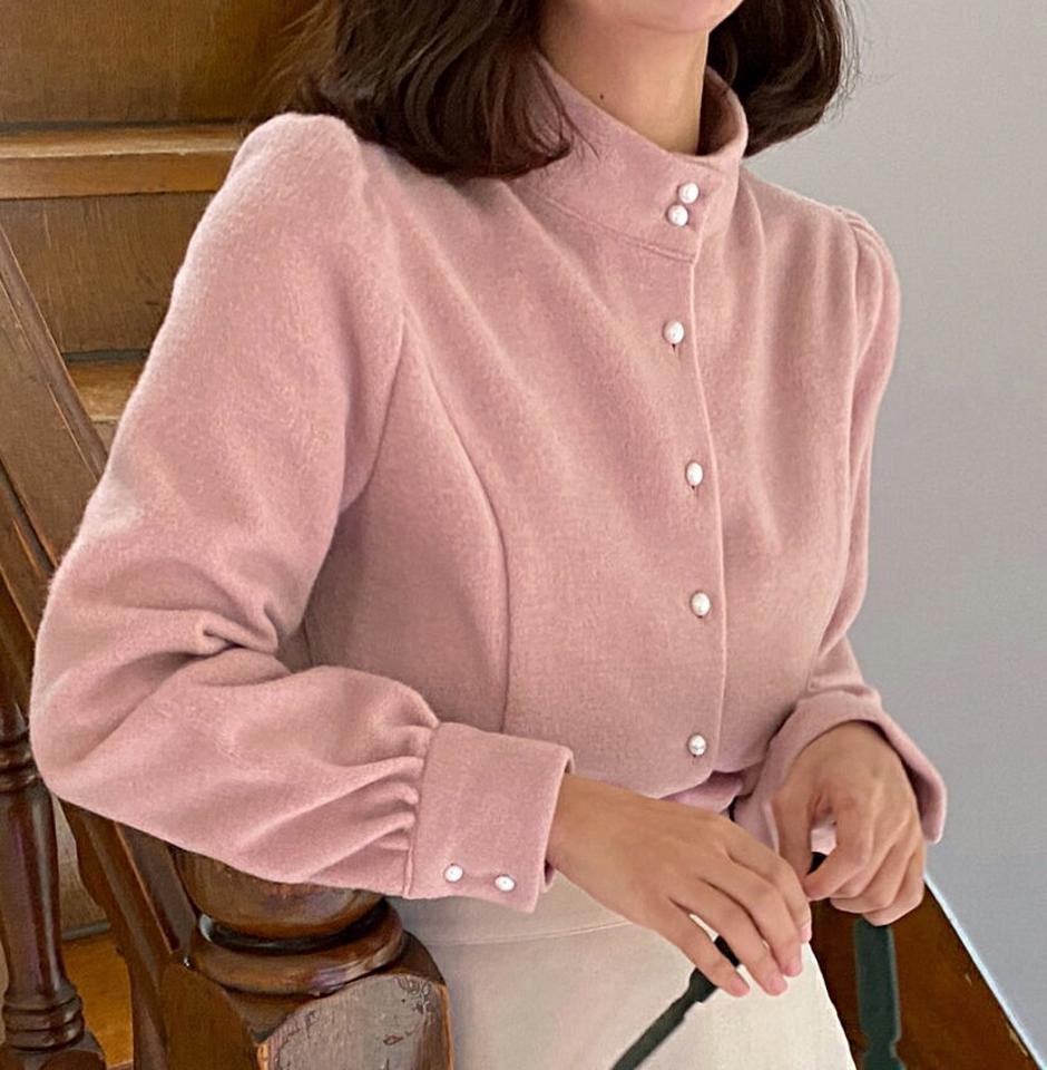 起毛フェイクパールボタンブラウス・全4色・b65755 レディース 【bl】韓国ファッション トップス ブラウス 長袖 ハーフネック 起毛 フェイクパール ボタン モダン 無地 ピンク シンプル ガーリー カジュアル フェミニン 秋 冬