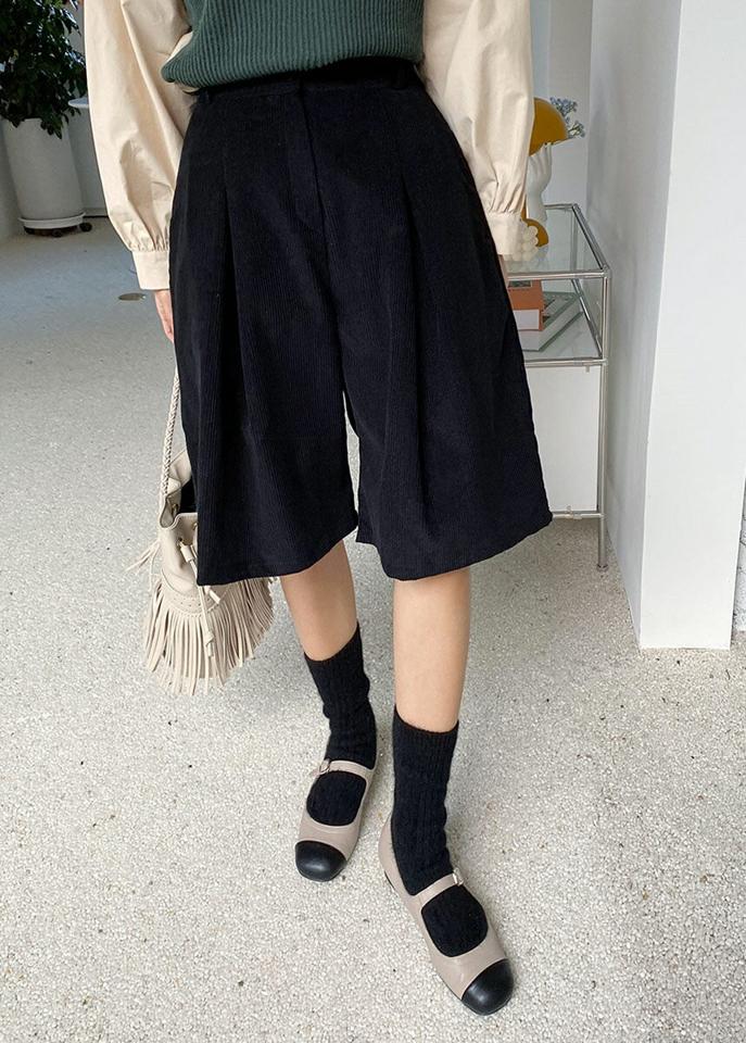 コーデュロイハーフパンツ・全3色・t65771 レディース 【pt】韓国ファッション ボトムス ハーフ ハーフパンツ コーデュロイ 6分丈 ワイド 無地 シンプル ポケット 体型カバー 足長 美脚 フェミニン デイリー カジュアル 秋 冬