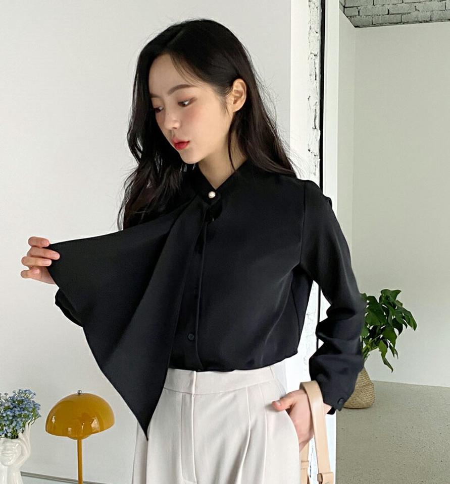 フェイクパールボウタイブラウス・全3色・b65784 レディース 【bl】韓国ファッション トップス ブラウス 長袖 バンドカラー フェイクパール ボウタイ 無地 シンプル 体型カバー ガーリー カジュアル フェミニン レッド 赤 クリスマス 秋 冬