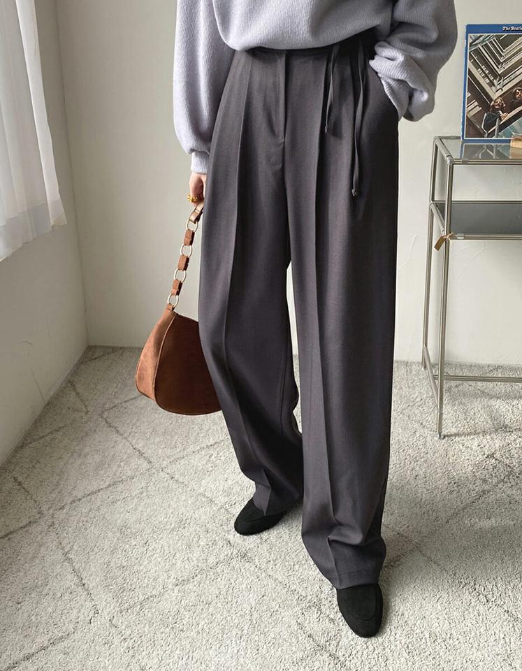 ストラップワイドスラックスパンツ・全3色・t00284 レディース 【pt】スラックス パンツ ズボン ロングパンツ 長ズボン ワイドパンツ ストラップ 単色 無地 シンプル ベーシック 大人 オフィスカジュアル ツータック 秋 冬 韓国ファッション ハイホリHIHOLLI