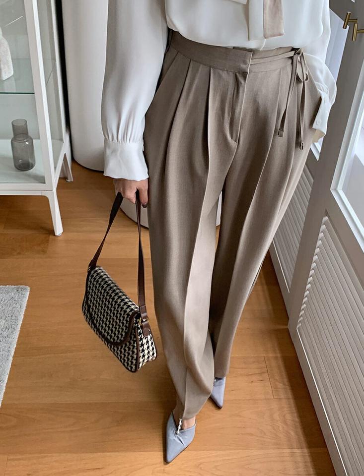 ストラップワイドスラックスパンツ・全3色・t00284 レディース 【pt】スラックス パンツ ズボン ロングパンツ 長ズボン ワイドパンツ ストラップ 単色 無地 シンプル ベーシック 大人 オフィスカジュアル ツータック 秋 冬 韓国ファッション ハイホリHIHOLLI