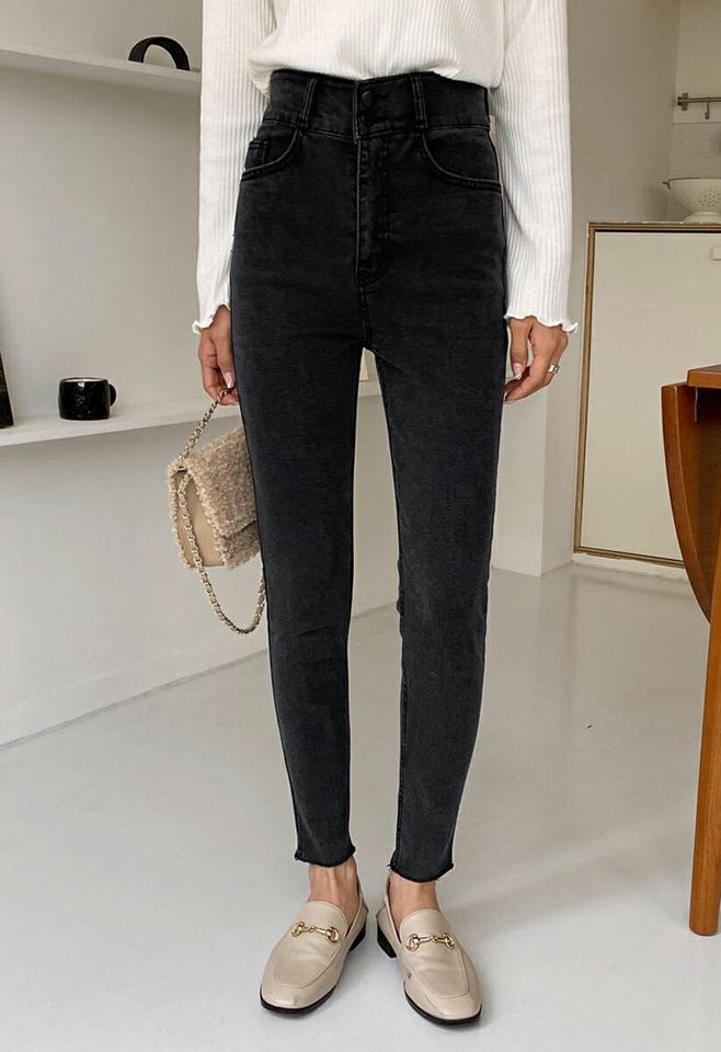 裏起毛ツーボタンブラックスキニーデニムパンツ・全1色・t63113 レディース 【pt】韓国ファッション ボトムス ロング ロングパンツ デニム デニムパンツ 裏起毛 ツーボタン スキニー ハイウエスト ロング丈 体型もカバー ベーシック シンプル 秋 冬