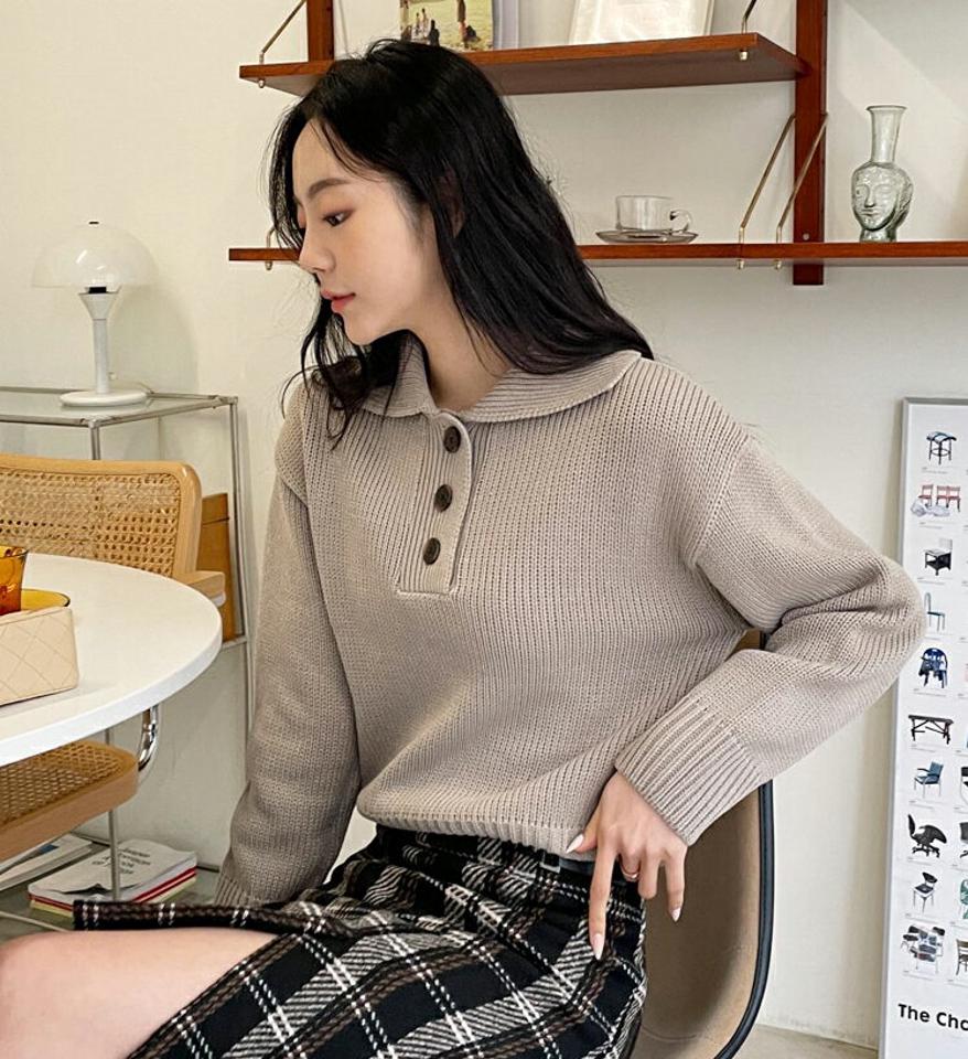 ハーフボタンカラーニット・全5色・t63129 レディース 【tops】韓国ファッション トップス ニット 大人 長袖 カラーネック ハーフボタン ポロ襟 ドロップショルダー 無地 シンプル 体型カバー フェミニン デイリー 秋 冬