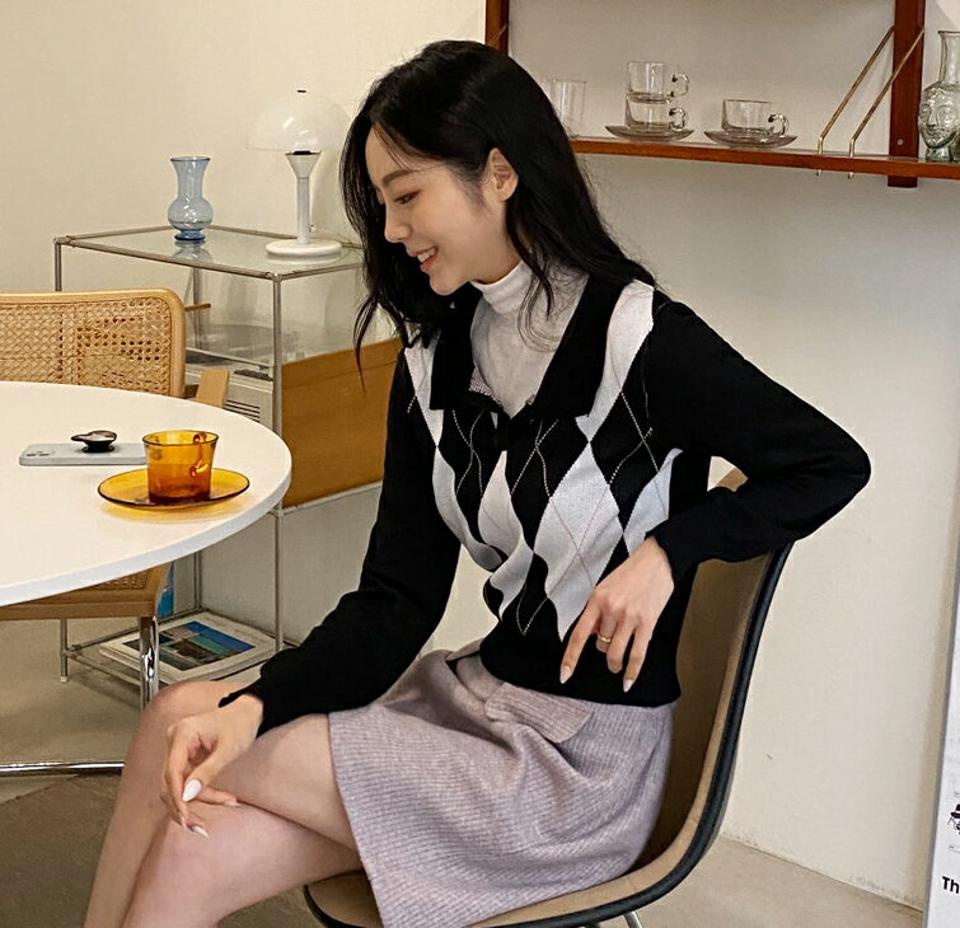 【秋セール】アーガイルパターンカラーニット・全2色・b63154 レディース 【tops】韓国ファッション トップス 大人 長袖 オープンカラー ポロ襟 アーガイル アーガイルニット アーガイル柄 柄ニット スリット シンプル スリム フェミニン 秋 冬 年上