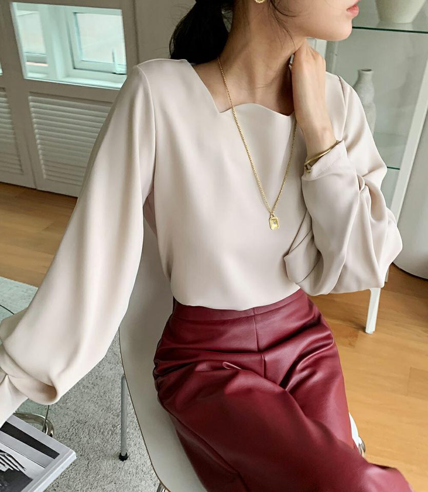 スクエアタックスリーブブラウス・全3色・t00313 レディース 【bl】トップス ブラウス 長袖 デコルテ 鎖骨 単色 無地 シンプル フェミニン スクエア タック 襟コン 上品 大人 きれいめ 秋 冬 韓国ファッション ハイホリHIHOLLI