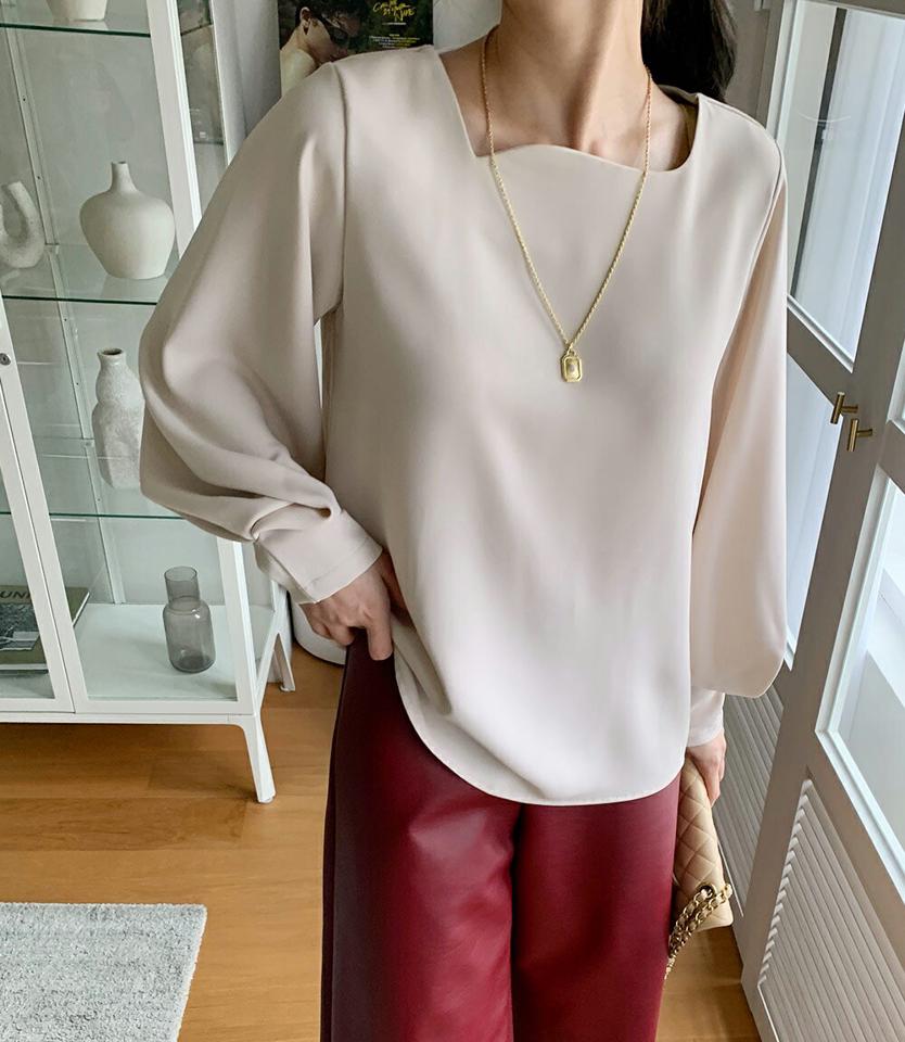 スクエアタックスリーブブラウス・全3色・t00313 レディース 【bl】トップス ブラウス 長袖 デコルテ 鎖骨 単色 無地 シンプル フェミニン スクエア タック 襟コン 上品 大人 きれいめ 秋 冬 韓国ファッション ハイホリHIHOLLI