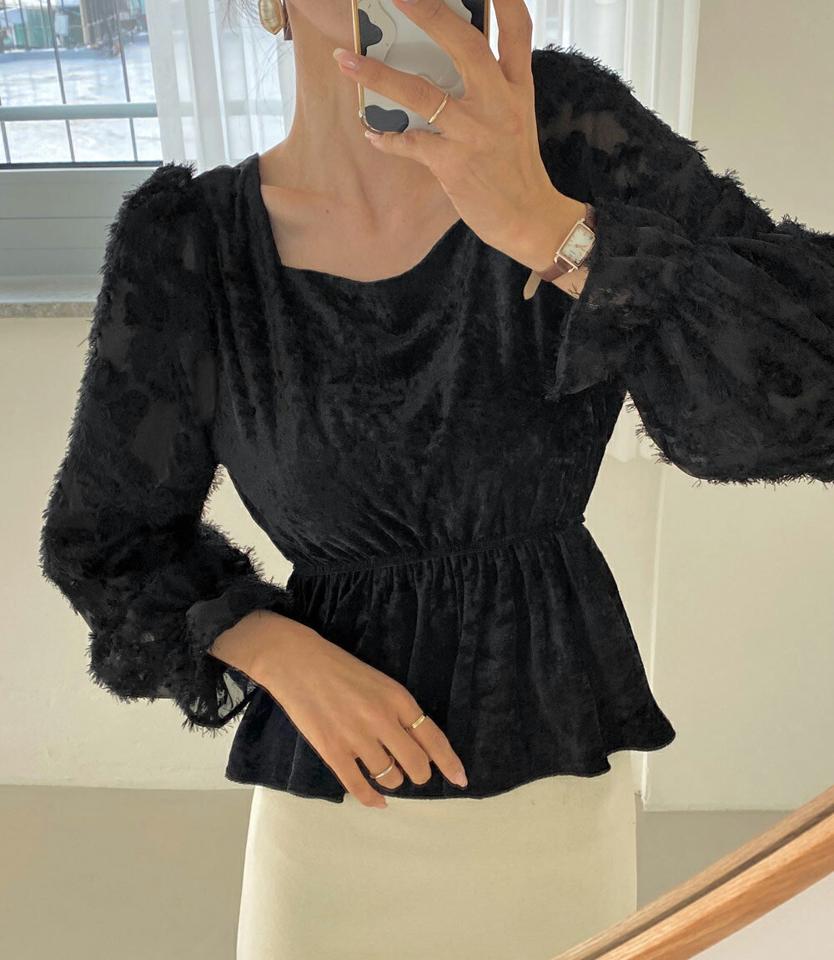 ベロアテクスチャースリーブブラウス・全2色・t65517 レディース 【bl】韓国ファッション トップス ブラウス 長袖 スクエアネック ベロア テクスチャースリー フェザー調 シンプル スリム 体型カバー ガーリー カジュアル フェミニン 秋 冬