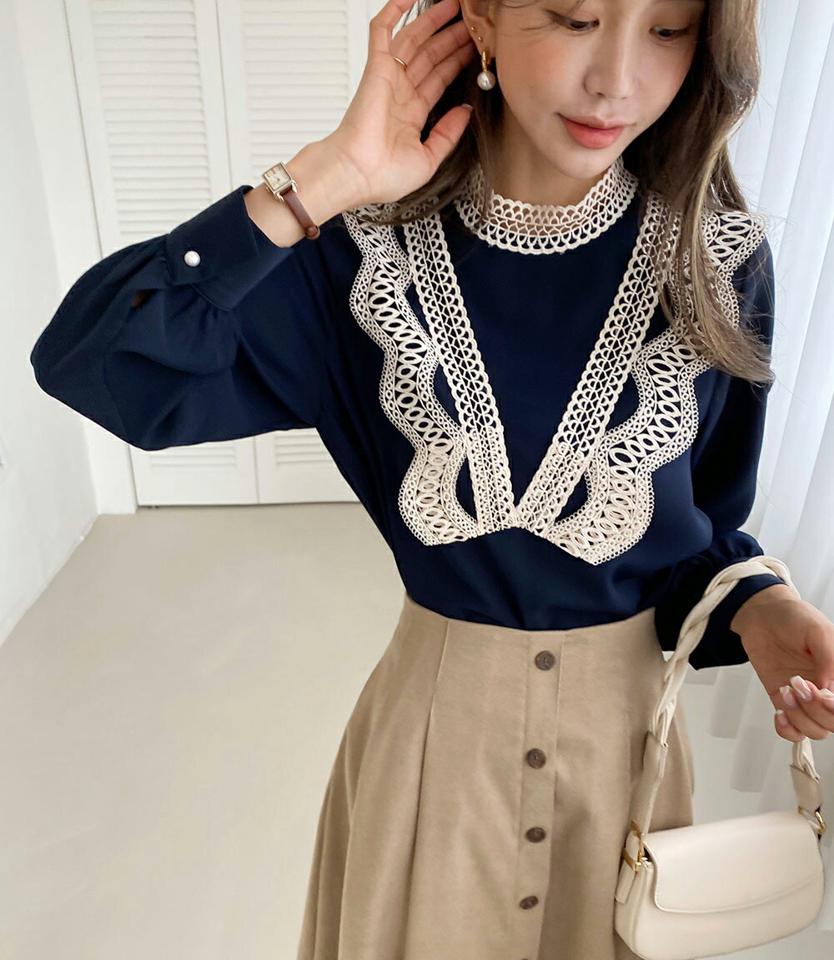 レースラインハーフネックブラウス・全3色・b65527 レディース 【bl】韓国ファッション トップス ブラウス 長袖 ハーフネック V字 ウェーブ レース 襟コン スカラップ カフス ボタン シンプル 体型カバー ガーリー カジュアル フェミニン 秋 冬