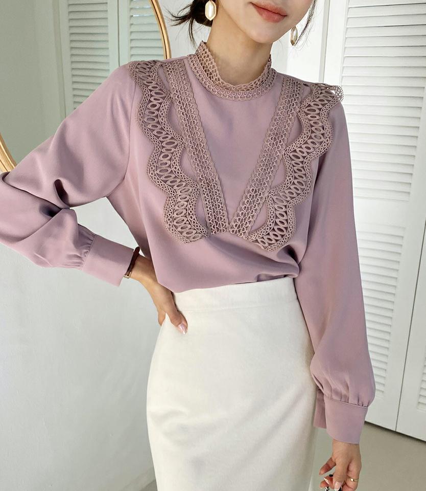 レースラインハーフネックブラウス・全3色・b65527 レディース 【bl】韓国ファッション トップス ブラウス 長袖 ハーフネック V字 ウェーブ レース 襟コン スカラップ カフス ボタン シンプル 体型カバー ガーリー カジュアル フェミニン 秋 冬