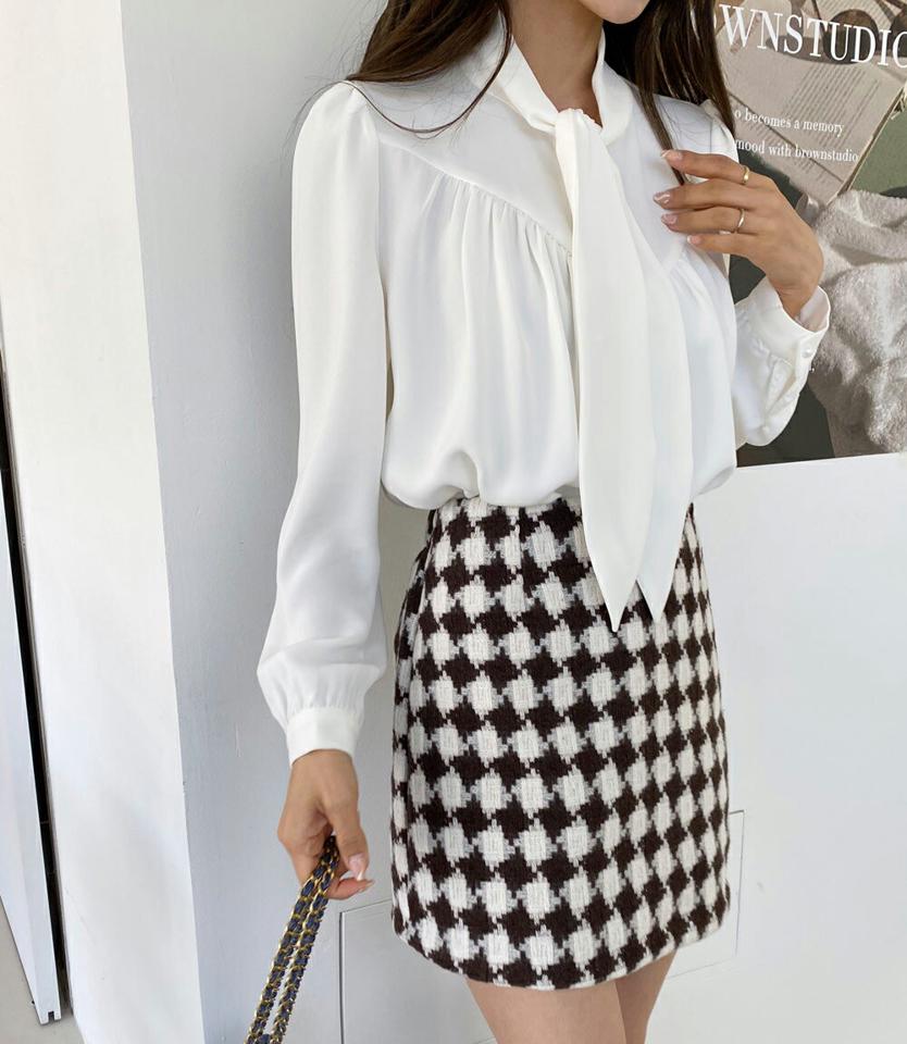 フェイクパールリボンブラウス・全3色・t65788 レディース 【bl】韓国ファッション トップス ブラウス 長袖 ハーフネック フェイクパール リボン 襟コン ギャザー 無地 シンプル 体型カバー ガーリー カジュアル フェミニン 秋 冬