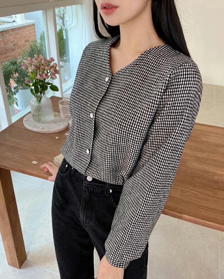 起毛Vネックハウンドトゥースブラウス・全3色・t01368 レディース 【bl】韓国ファッション トップス ブラウス 長袖 Vネック 起毛 ハウンドトゥース チェック 大人 ボタン シンプル フェミニン ルーズ 上品 体型カバー 細身 ガーリー 秋 冬 NIJU