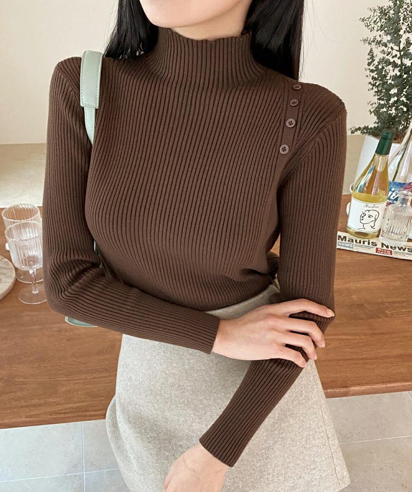 【マラソン特価】ハイネックショルダーボタンニット・全5色・b01369 レディース 【tops】韓国ファッション トップス ニット 長袖 ハイネック ショルダー スリット リブ スリム ボタン フェミニン 無地 シンプル デイリー ガーリー 秋 冬 NIJU 年上 セール