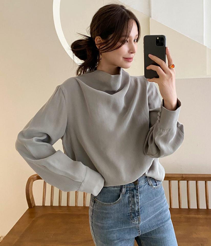 ハイネックドレープブラウス・全3色・t00335 レディース 【bl】トップス ブラウス ドレープ ハイネック 長袖 単色 無地 シンプル フェミニンン 上品 きれいめ 雰囲気 モダン 大人 くるみボタン 秋 冬 韓国ファッション ハイホリHIHOLLI