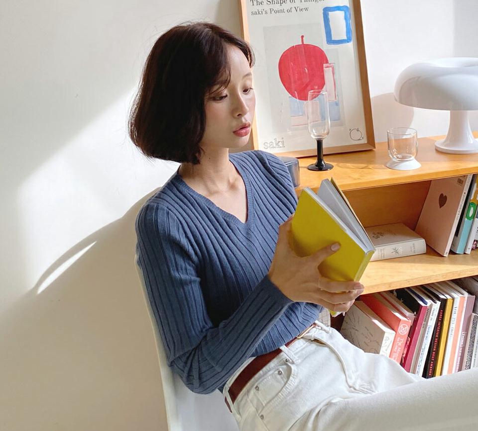 Vネックリブスリムニット・全4色・b63203 レディース 【tops】韓国ファッション トップス ニット 大人 長袖 Vネック リブ デコルテ 無地 ベーシック シンプル スリム フェミニン カジュアル デイリー ガーリー 秋 冬