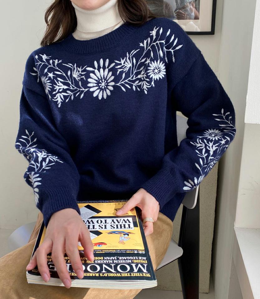 フラワー刺繍ラウンドニット・全2色・b70981 レディース 【tops】トップス ニット 長袖 ラウンドネック 刺繍 花柄 可愛い かわいい 大人 モダン ドロップショルダー 秋 冬 韓国ファッション ハイホリHIHOLLI