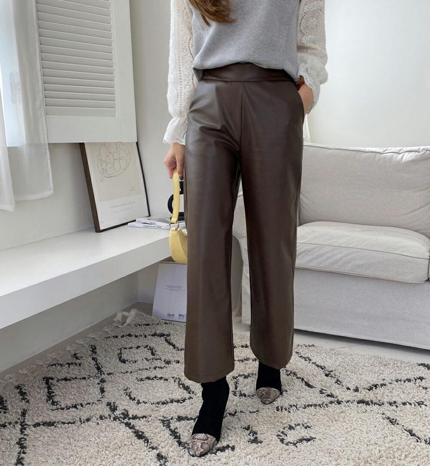 裏起毛レザー風ワイドパンツ・全2色・b70965 レディース 【pt】パンツ ズボン ワイドパンツ ロングパンツ レザー 単色 無地 シンプル かっこいい シック 大人 ベーシック 裏起毛 冬 韓国ファッション ハイホリHIHOLLI