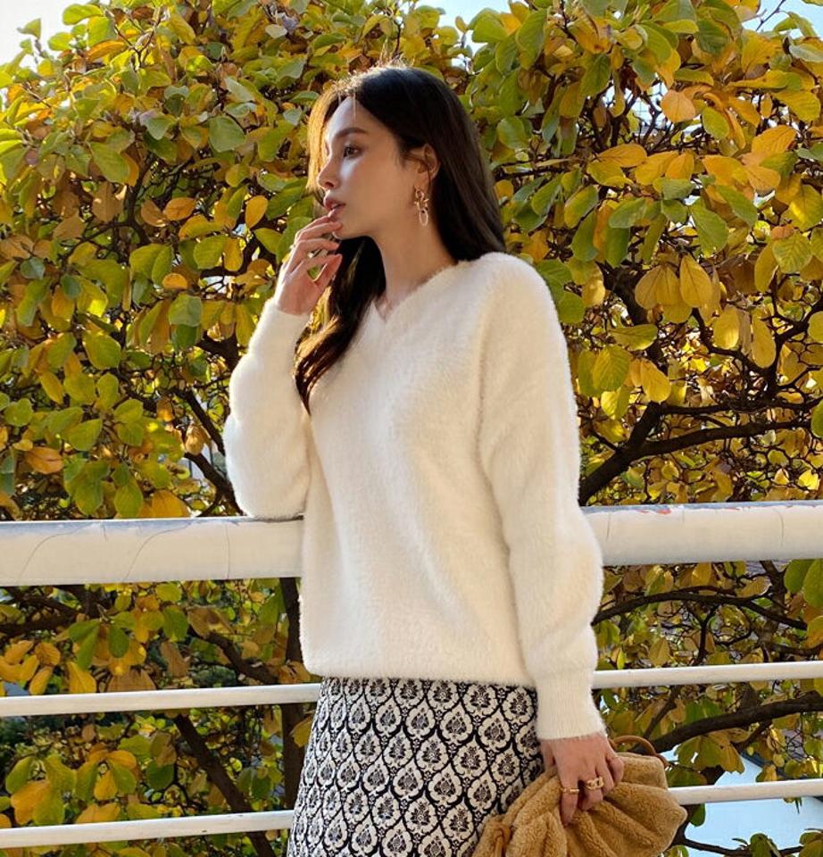 Vネックファータッチニット・全4色・b00615 レディース 【tops】トップス ニット 長袖 ファー Vネック ニットトップス カジュアル ラフ シンプル カラーニット 冬 高見え 韓国ファッション ハイホリHIHOLLI 年上
