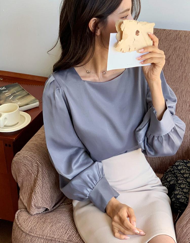 スクエアネックシルキーブラウス・全4色・t65790 レディース 【bl】韓国ファッション トップス ブラウス 長袖 スクエアネック シルキー 無地 シンプル ギャザー 光沢 ルーズ 厚手 異素材 体型カバー ガーリー カジュアル フェミニン 秋 冬