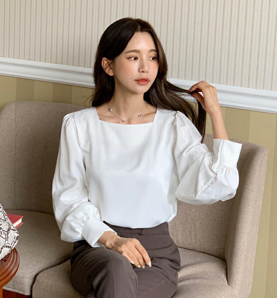 スクエアネックシルキーブラウス・全4色・t65790 レディース 【bl】韓国ファッション トップス ブラウス 長袖 スクエアネック シルキー 無地 シンプル ギャザー 光沢 ルーズ 厚手 異素材 体型カバー ガーリー カジュアル フェミニン 秋 冬