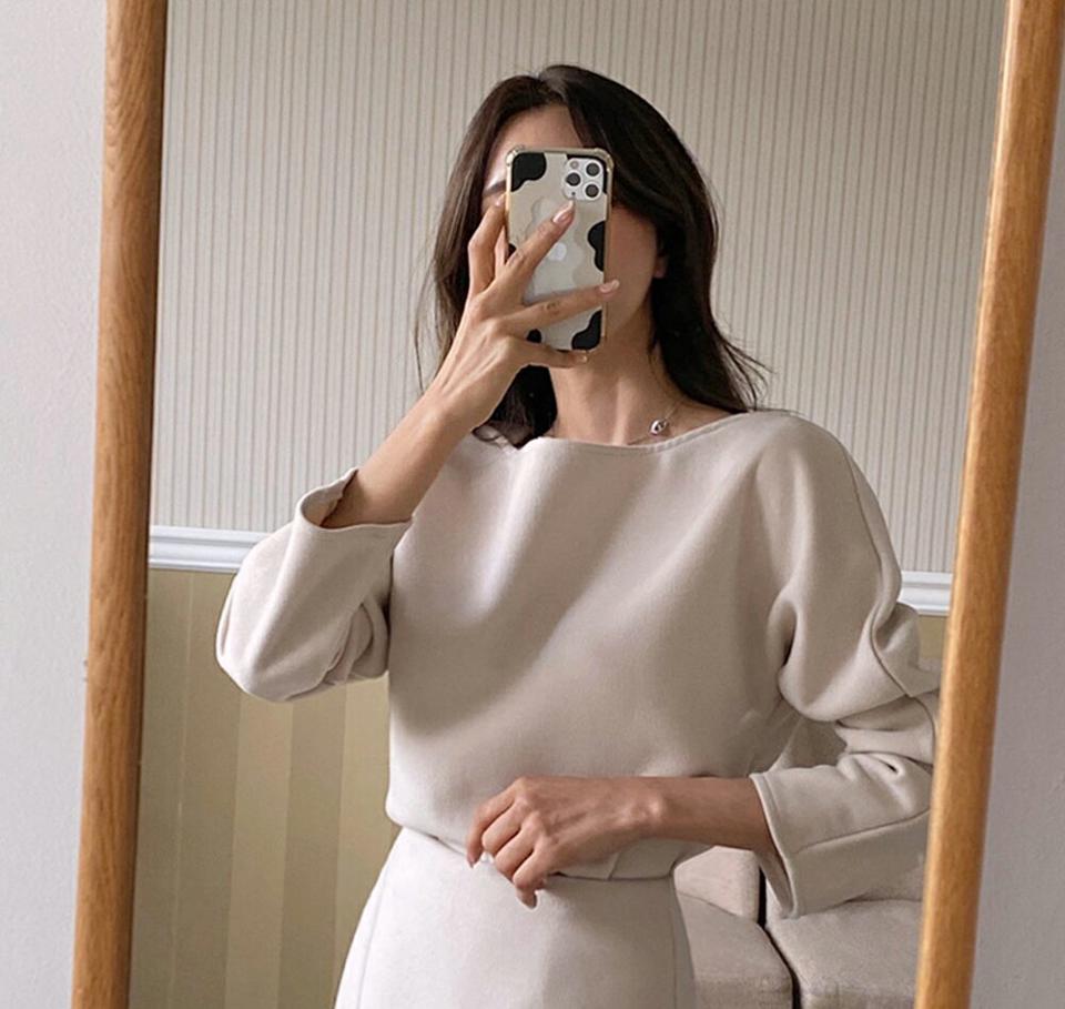 両起毛ボートネックブラウス・全3色・b65809 レディース 【bl】韓国ファッション トップス ブラウス 長袖 ボートネック 両起毛 無地 シンプル ルーズ 厚手 異素材 体型カバー ガーリー デコルテ カジュアル フェミニン 秋 冬