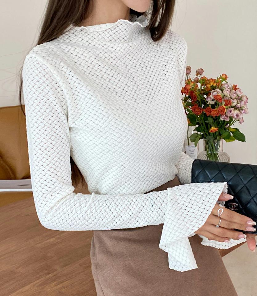 レースベルスリーブブラウス・全2色・b58511 レディース 【bl】韓国ファッション トップス ブラウス 長袖 ハーフネック モダン レース ジグザグレース ベルスリーブ シンプル カジュアル スリム 体型カバー ガーリー 秋 冬