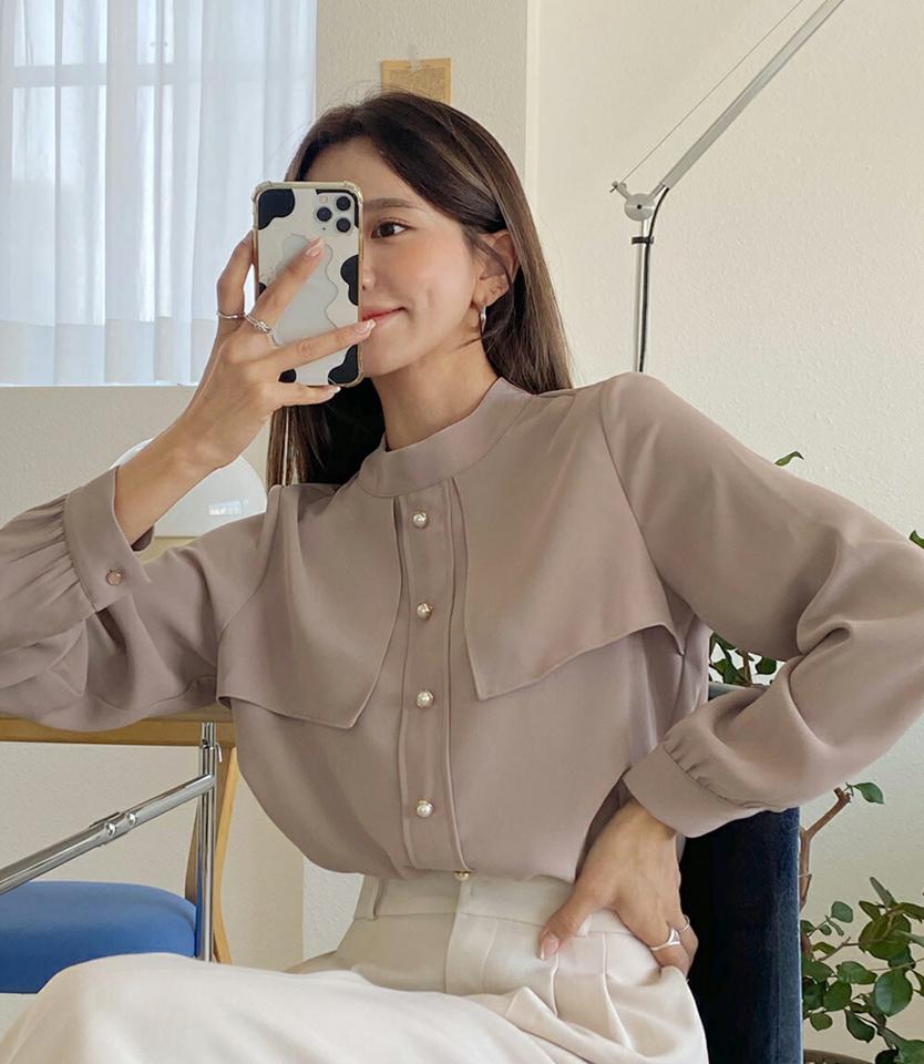 パール調ボタンバンドカラーフラップブラウス・全3色・t58510 レディース 【bl】韓国ファッション トップス ブラウス 長袖 バンドカラー パール調 ボタン フラップ ロールアップ 無地 シンプル カジュアル ルーズ 体型カバー ガーリー 秋 冬