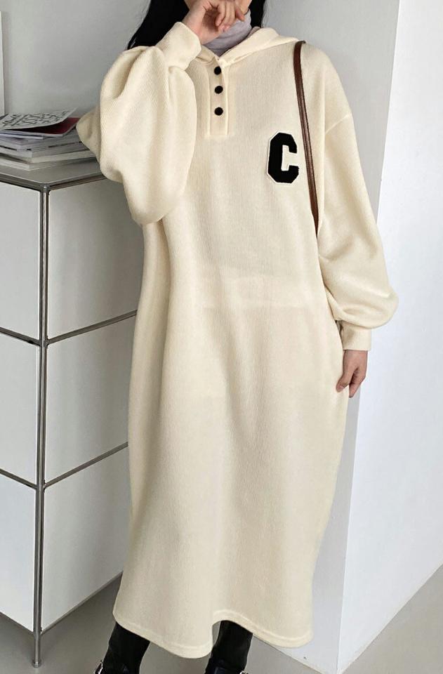 Cパッチフードワンピース・全2色・t01467 レディース 【ops】韓国ファッション ワンピース ロング ロングワンピース 長袖 フード 配色 ロゴ パッチ ワンマイルウェア ロング丈 シンプル ルーズ ゆったり 体型カバー カジュアル 秋 冬 NIJU