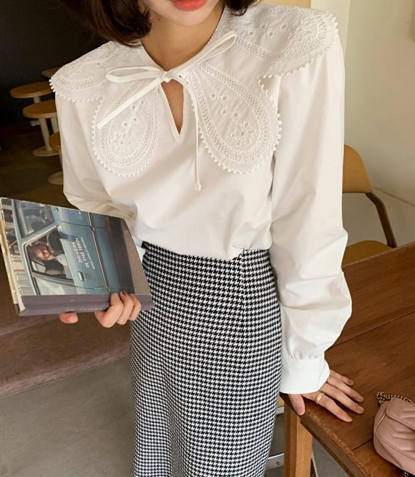 起毛スカラップレースブラウス・全2色・t66244 レディース 【bl】韓国ファッション トップス ブラウス 長袖 起毛 スカラップ レース スリット カフスボタン リボン シンプル ルーズ 体型カバー ガーリー カジュアル フェミニン 秋 冬