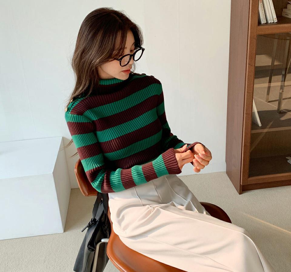 ゴールドボタンボーダータートルネックニット・全4色・b66239 レディース 【tops】韓国ファッション トップス ニット 大人 長袖 タートルネック ゴールドボタン ボーダー シンプル 異素材 体型カバー フェミニン カジュアル デイリー 秋 冬