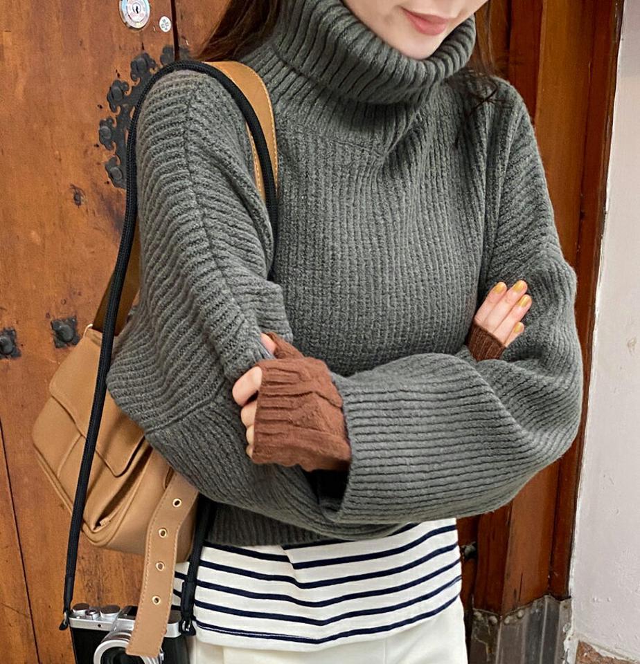 【只今10%OFF】タートルネッククロップドニット・全4色・t62840 レディース 【tops】韓国ファッション トップス ニット 大人 長袖 タートルネック クロップド丈 無地 ベーシック シンプル 異素材 ルーズ 体型カバー フェミニン カジュアル デイリー 秋 冬【ニットセール】