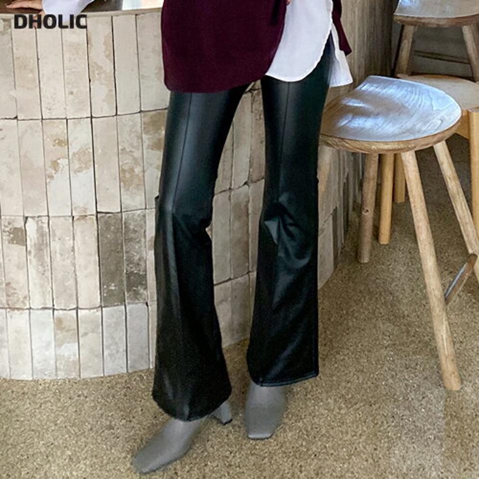 裏起毛レザー調フレアパンツ・全1色・t00670 レディース 【pt】パンツ ズボン ロングパンツ フレアパンツ レザー 裏起毛 センタ—プレス 暖かい ウエストゴム クール 大人 かっこいい シック 冬 韓国ファッション ハイホリHIHOLLI