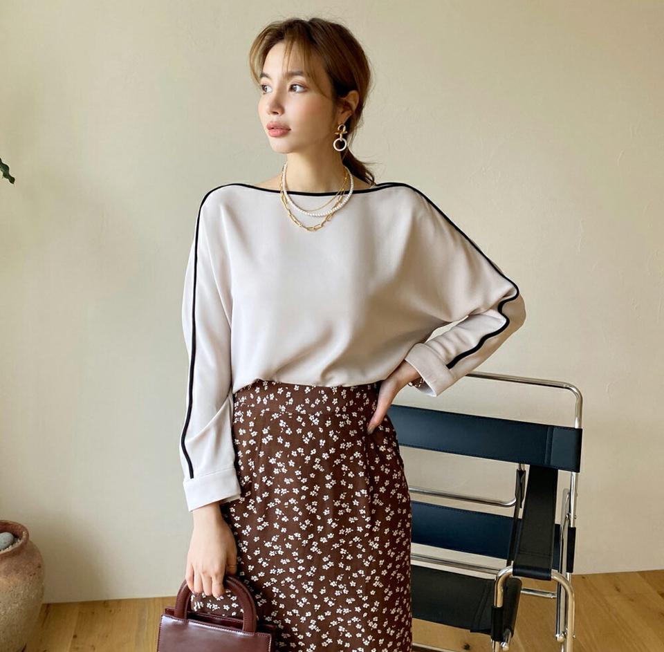 配色ラインボートネックブラウス・全3色・t00645 レディース 【bl】トップス ブラウス 長袖 配色 ボートネック 大人 きれいめ デコルテ 鎖骨 カジュアル カフス 秋 冬 韓国ファッション ハイホリHIHOLLI