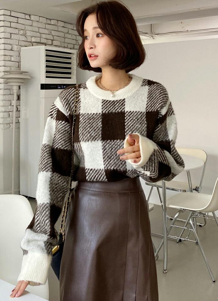 チェックラウンドネックニット・全3色・t58589 レディース 【tops】韓国ファッション トップス ニット 大人 長袖 ラウンドネック チェック 柄ニット 配色 ドロップショルダー シンプル 異素材 体型カバー ルーズ フェミニン カジュアル デイリー 秋 冬