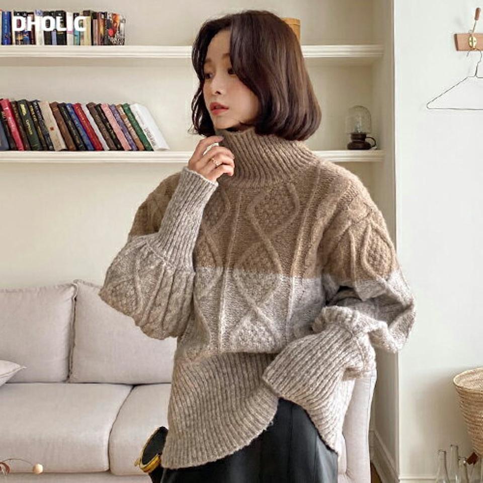 【只今10%OFF】ハイネックケーブルバイカラーニット・全2色・b58590 レディース 【tops】韓国ファッション トップス ニット 大人 長袖 ハイネック ケーブル編み ドロップショルダー 配色 シンプル ウール混 ルーズ 体型カバー フェミニン デイリー 秋 冬【ニットセール】