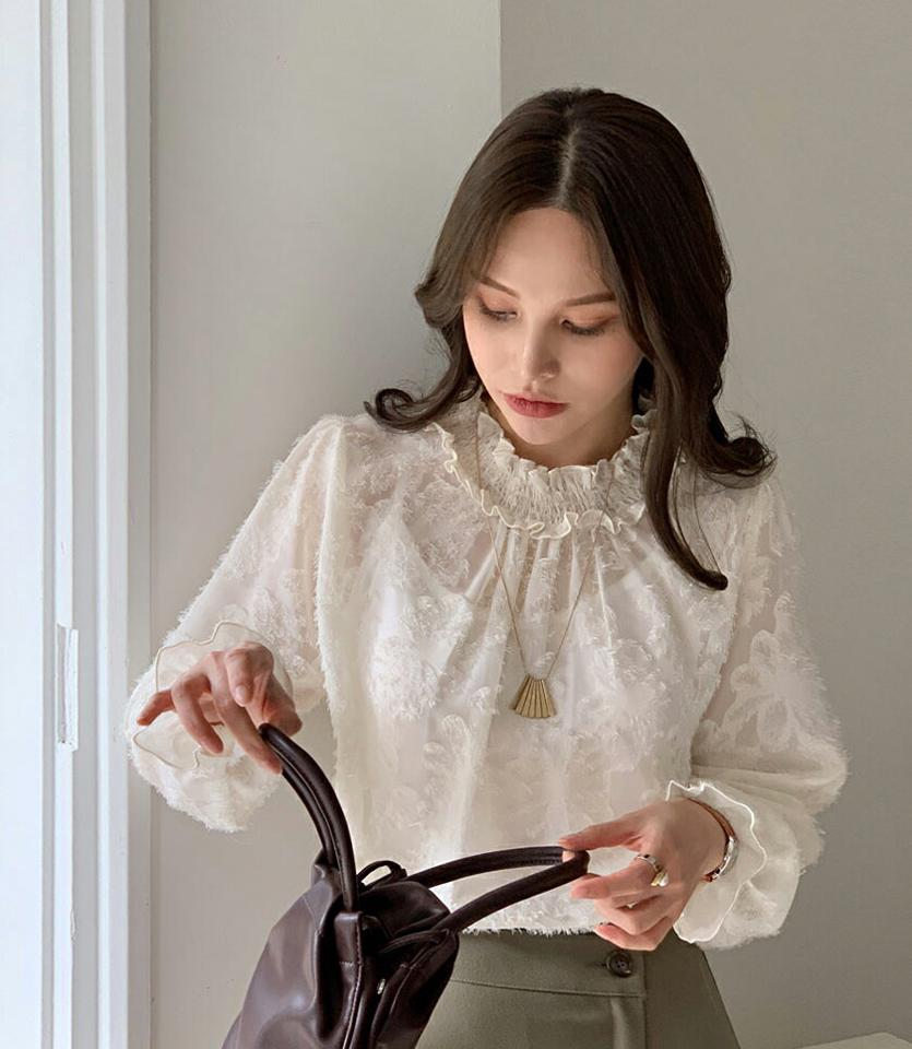 フリルハーフネックレースブラウス・全2色・b71020 レディース 【bl】トップス ブラウス 長袖 レース 総レース フェミニン ハーフネック フリル 透け感 シアー シースルー かわいい 上品 パフスリーブ パフ袖 秋 冬 韓国ファッション ハイホリHIHOLLI