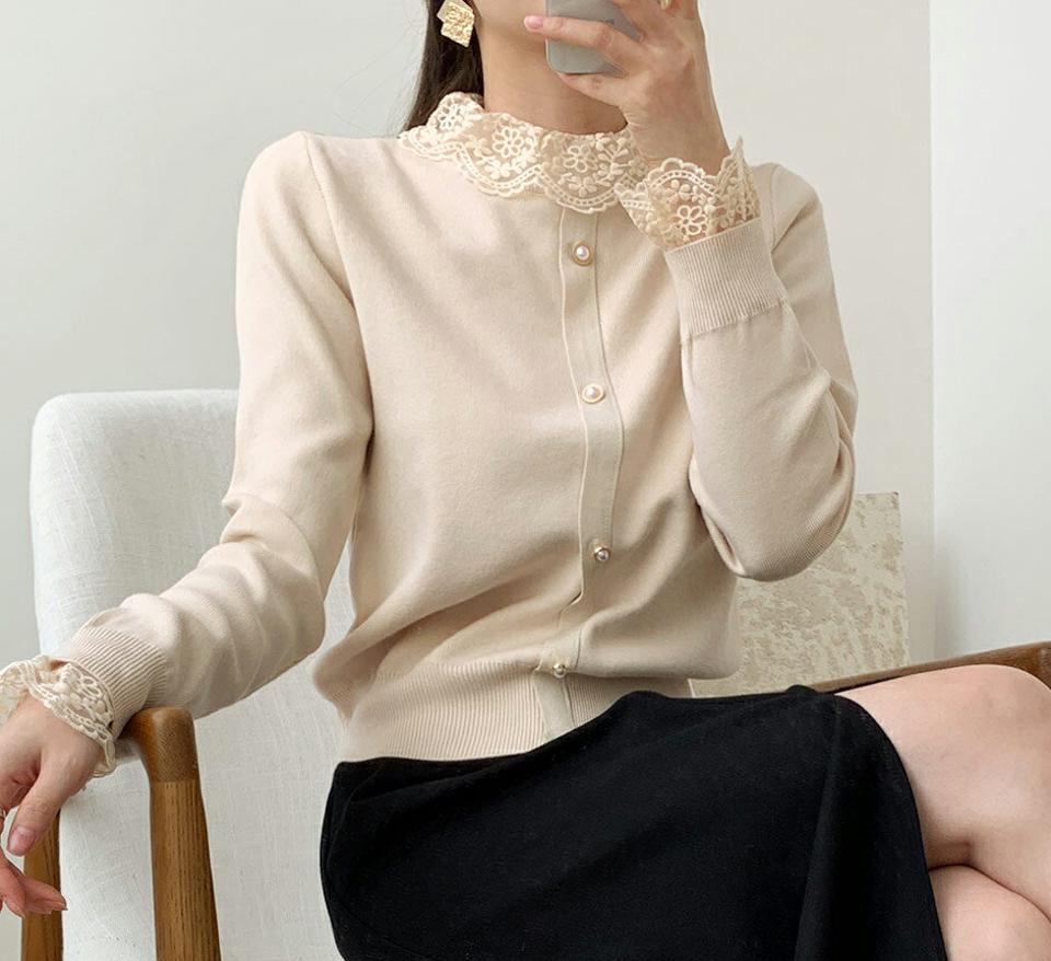 【15%OFF】パール調ボタンレースネックニット・全3色・b71029 レディース 【tops】トップス ニット 長袖 レース 襟 パールボタン 大人 フェミニン スカラップ シアー レース 袖コンシャス 秋 冬 韓国ファッション ハイホリHIHOLLI GWセール