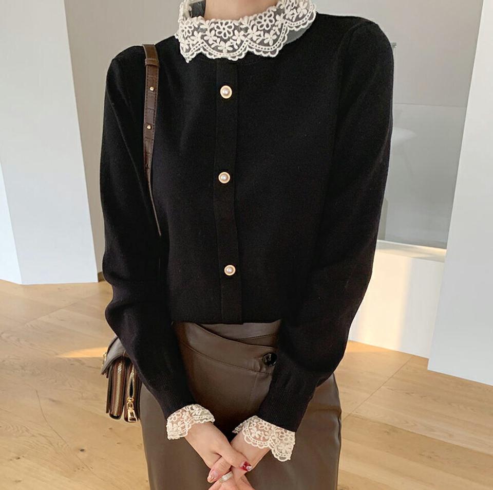 【15%OFF】パール調ボタンレースネックニット・全3色・b71029 レディース 【tops】トップス ニット 長袖 レース 襟 パールボタン 大人 フェミニン スカラップ シアー レース 袖コンシャス 秋 冬 韓国ファッション ハイホリHIHOLLI GWセール