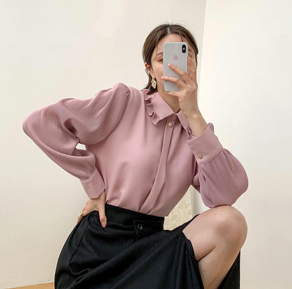 プリーツフリルカラーネックブラウス・全3色・b71021 レディース 【bl】トップス ブラウス 長袖 フリルカラー プリーツ フェミニン 配色 襟コンシャス ガーリー 大人 パールボタン カフス 秋 冬 韓国ファッション ハイホリHIHOLLI