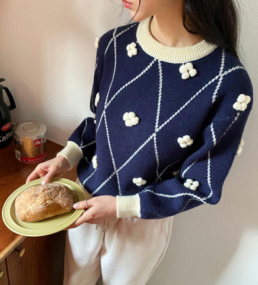 ポンポン配色ラインニット・全3色・b65837 レディース 【tops】韓国ファッション トップス ニット 年上 大人 長袖 ラウンドネック ポンポン 花柄 フラワー フローラル 配色 柄ニット シンプル フェミニン デイリー 秋 冬