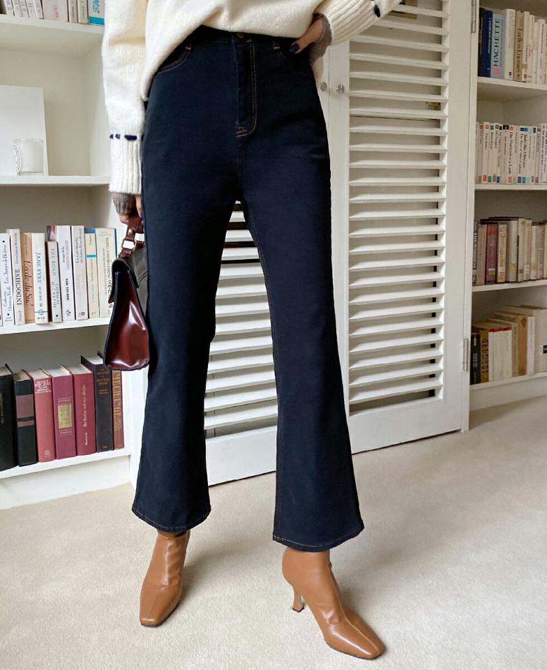 裏起毛ステッチフレアパンツ・全3色・t63230 レディース 【pt】韓国ファッション ボトムス ロング ロングパンツ 裏起毛 ステッチ フレアパンツ ブーツカット ロング丈 異素材 無地 シンプル 体型カバー カジュアル デイリー 秋 冬