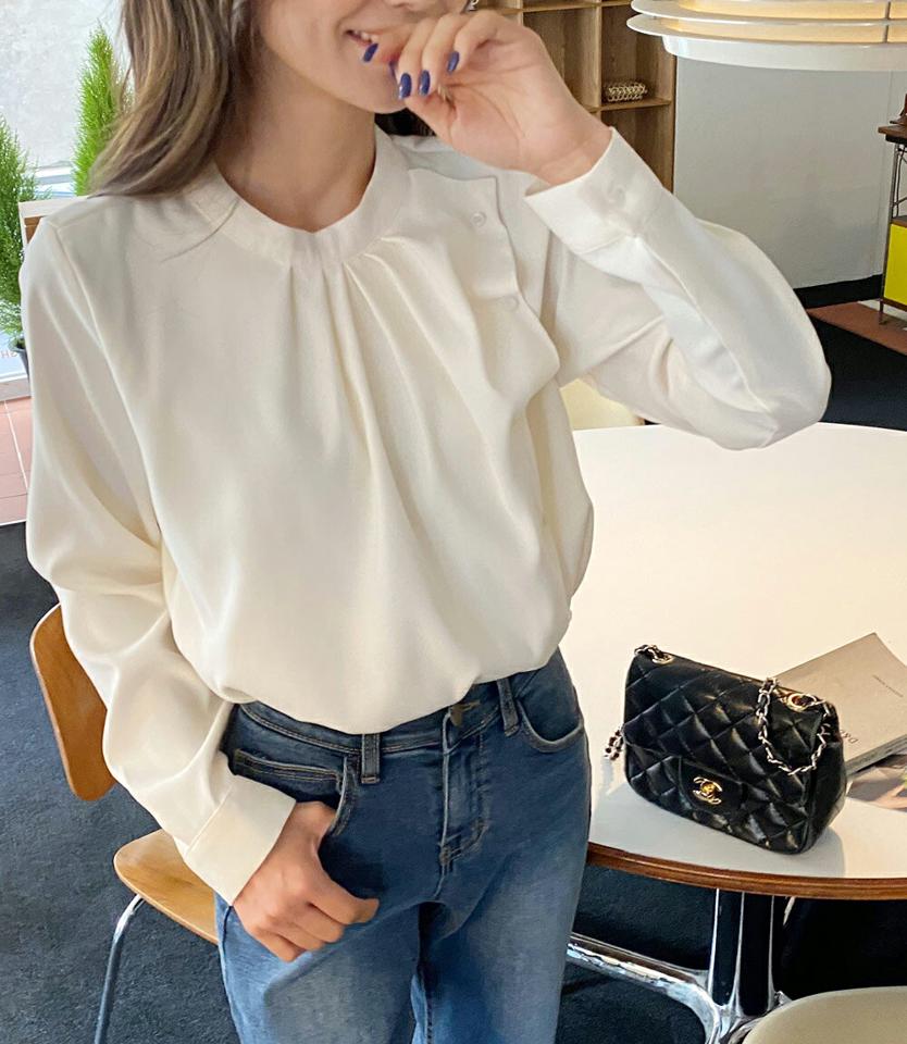 【10%OFF】即日配送 ボタンギャザーブラウス・全3色・t63238 レディース 【bl】韓国ファッション トップス ブラウス 長袖 バンドカラー ギャザー 襟コン ラップ風 スリット 無地 シンプル ボタン 体型カバー ガーリー カジュアル フェミニン 秋 冬【blセール】