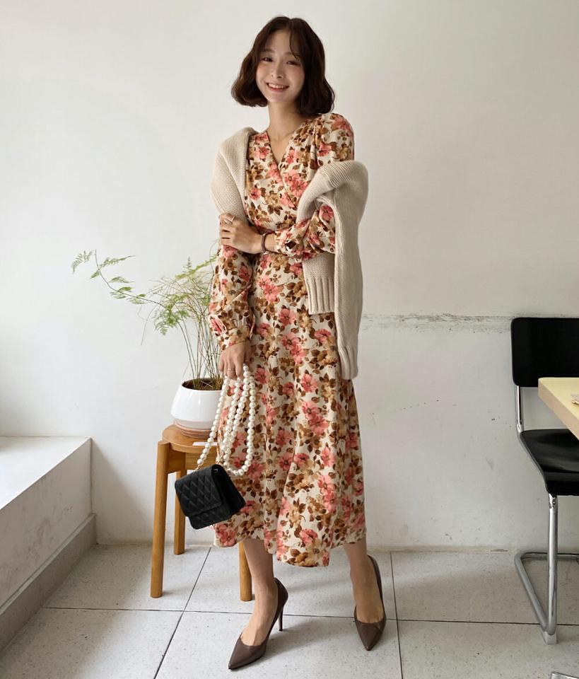 バックリボンフラワーワンピース・全3色・b65683 レディース 【ops】韓国ファッション ワンピース ロングワンピース 長袖 Vネック リボン 花柄 フローラル フラワー パフスリーブ ロング丈 シンプル 体型カバー カジュアル 秋 冬