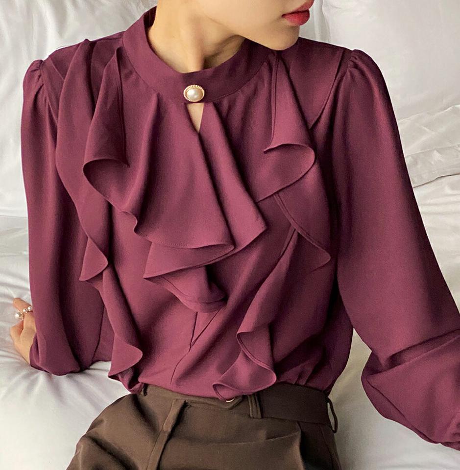 【マラソン特価】パール調ポイントラッフルブラウス・全3色・b71138 レディース 【bl】トップス ブラウス 長袖 ラッフル フリル パールボタン フェミニン カットアウト パール スリット デコラティブ オケージョン 秋 冬 ワンホン 韓国ファッション ハイホリHIHOLLI セール