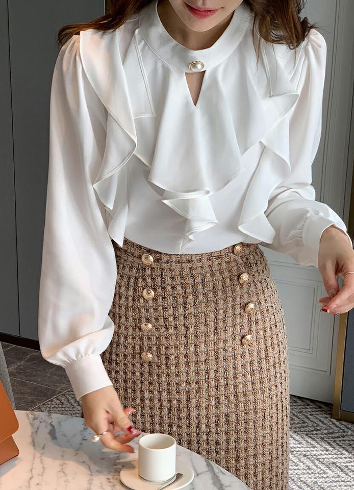 【マラソン特価】パール調ポイントラッフルブラウス・全3色・b71138 レディース 【bl】トップス ブラウス 長袖 ラッフル フリル パールボタン フェミニン カットアウト パール スリット デコラティブ オケージョン 秋 冬 ワンホン 韓国ファッション ハイホリHIHOLLI セール