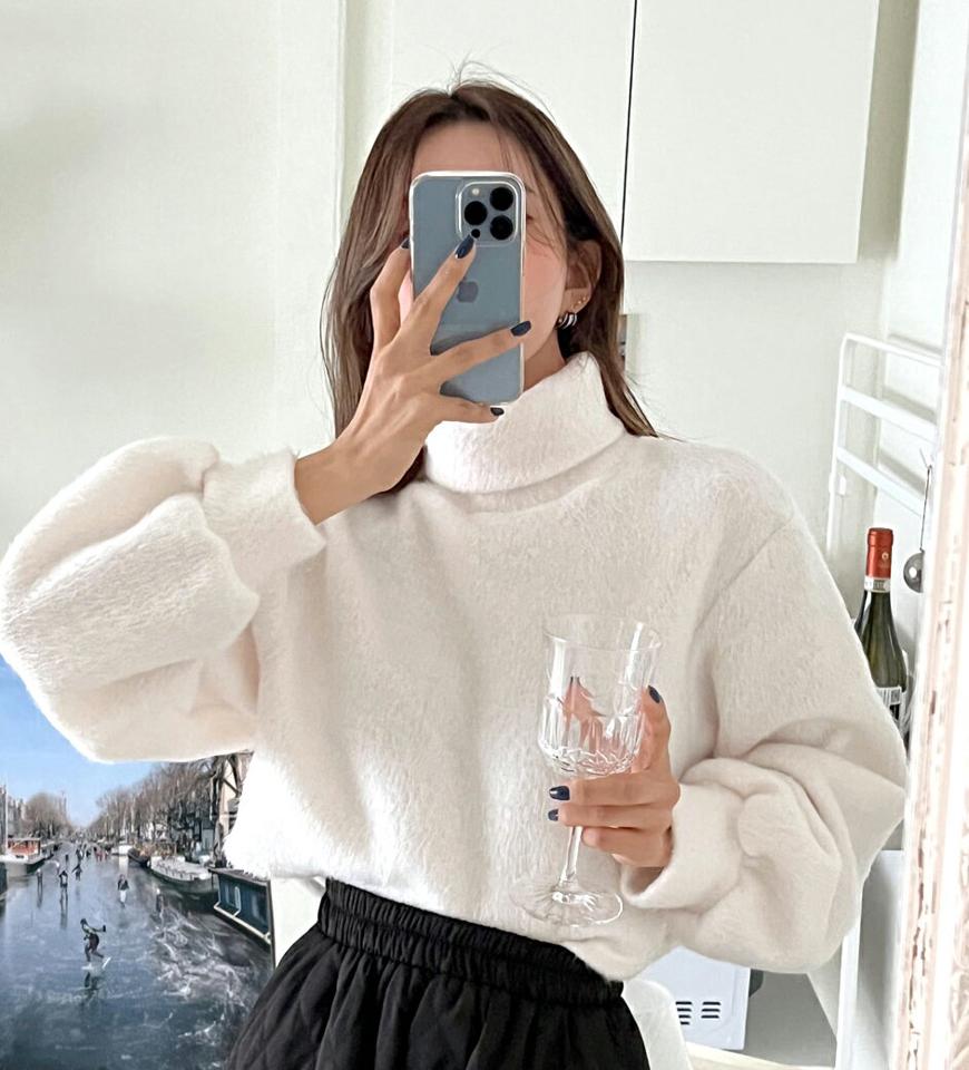 フェイクファータートルネックTシャツ・全4色・t62932 レディース 【tops】韓国ファッション トップス Tシャツ 大人 長袖 タートルネック フェイクファー クロップド丈 無地 シンプル 体型カバー フェミニン カジュアル デイリー ガーリー 秋 冬248