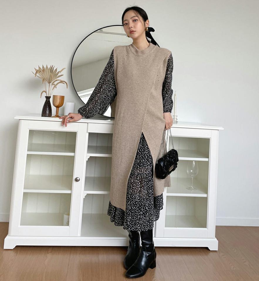 【只今10%OFF】スリットニットベスト・全2色・b66290 レディース 【tops】韓国ファッション トップス ニット ベスト 大人 スリット ラウンドネック ラップ風 ウール混 無地 シンプル 体型カバー フェミニン カジュアル デイリー ガーリー 秋 冬【ニットセール】